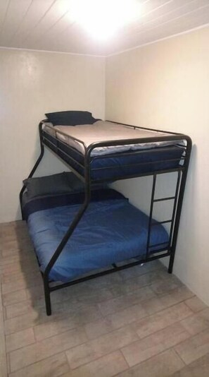 2 bedrooms, bed sheets