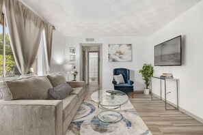 TV - Uptown very cute 1 Bdrm Apt near Deep Ellum (Dallas)