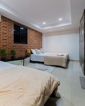 4 bedrooms, iron/ironing board, bed sheets