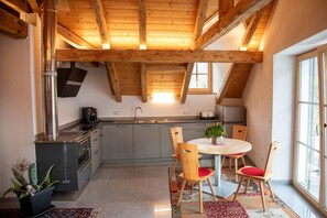 ثلاجة، ميكروويف، فرن، موقد طهي مسطح