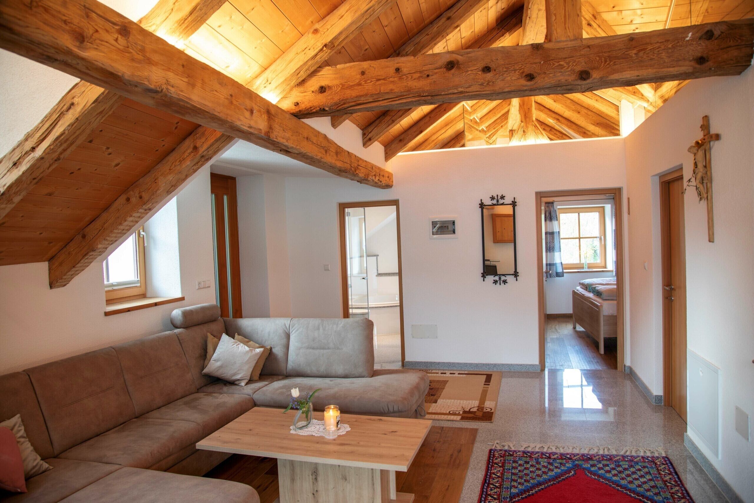 Televisión y chimenea 