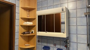 Bruser, hårtørrer, håndklæder