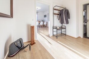 Interior - Apartment 'Fewo Bodenseeoase' with Lake View, Private Terrace and Wi-Fi (Öhningen-Wangen)