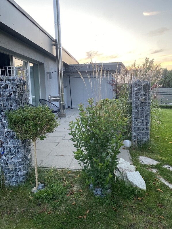 Property grounds - Holiday Home 'Fancy Bungalow Rand Hamburg' with Private Terrace, Shared Garden and Wi-Fi (Henstedt-Ulzburg)