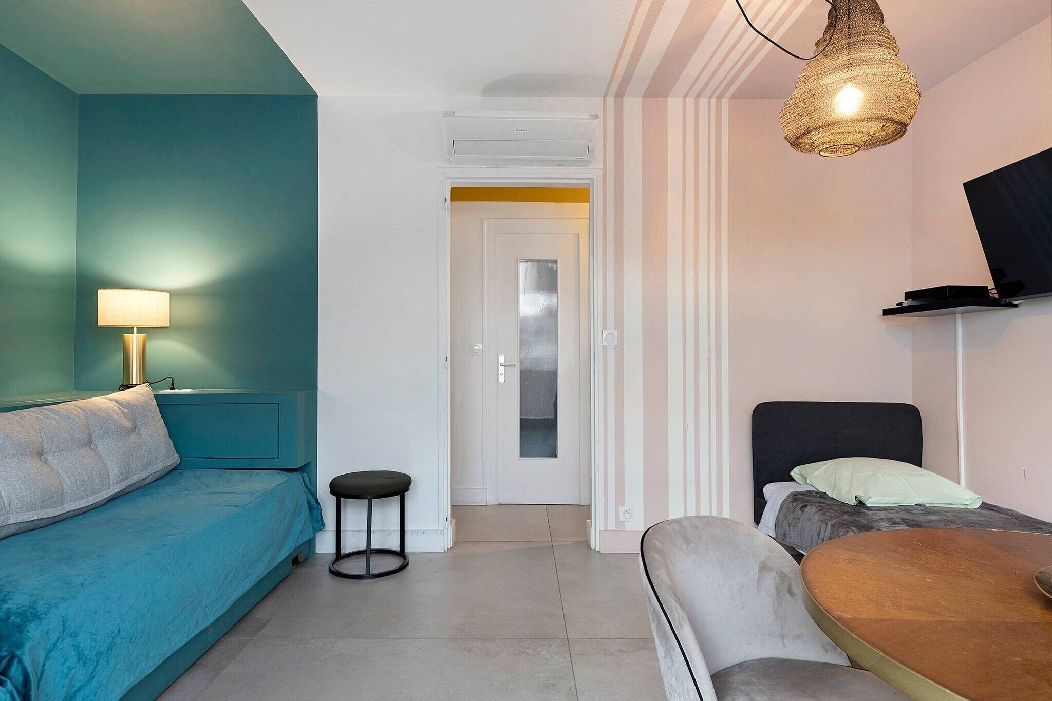 1 chambre, fer et planche à repasser, Wi-Fi gratuit, draps fournis