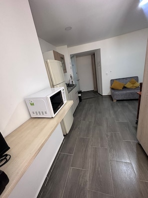 Comfort Apartment, 1 Queen Bed, Private Bathroom, Ground Floor | Private kitchen