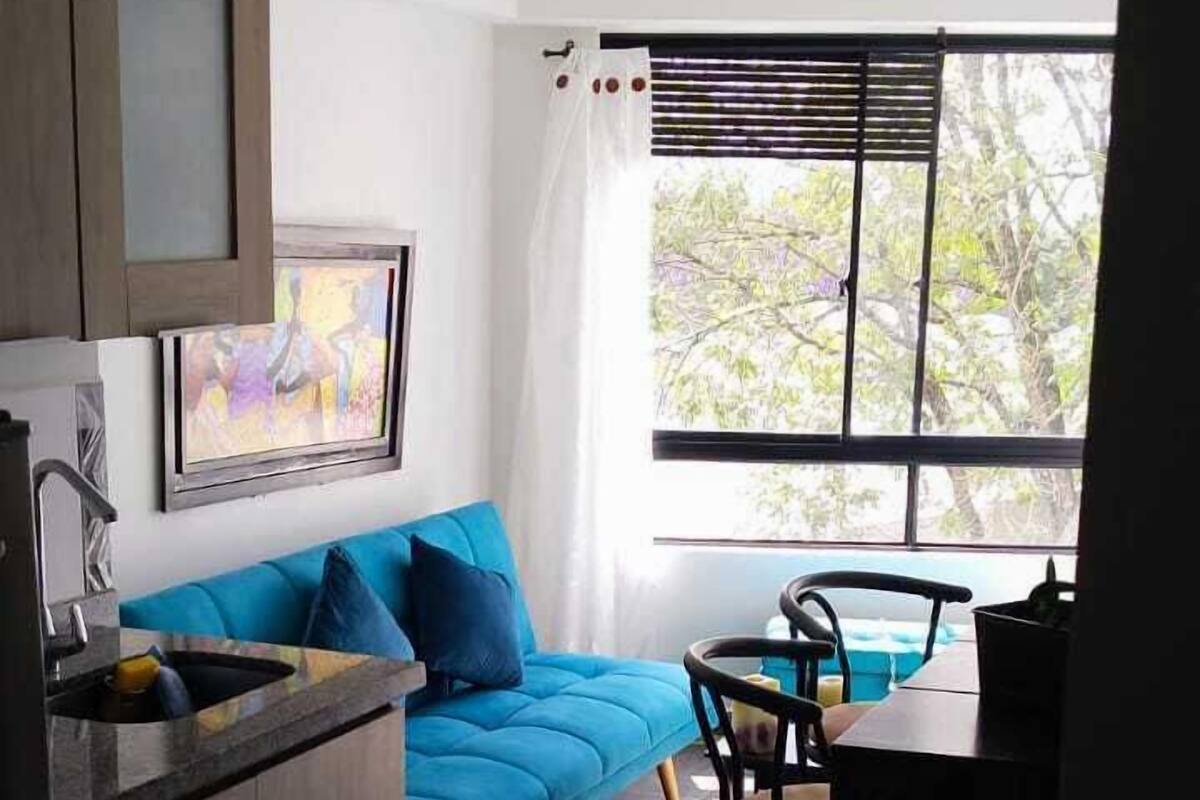 Appartement Deluxe, 1 grand lit et 1 canapé-lit, vue ville, dans la tour | Coin séjour