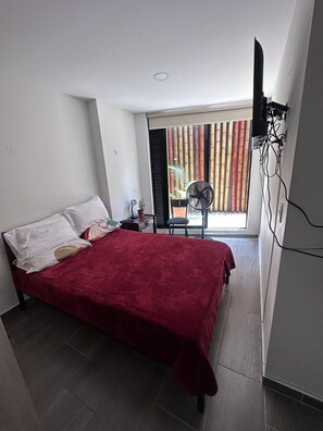 Comfort Apartment, 1 Queen Bed, Private Bathroom, Ground Floor | Desk, laptop workspace, blackout drapes, soundproofing - Apartamentos Norte de Armenia (Armenia)