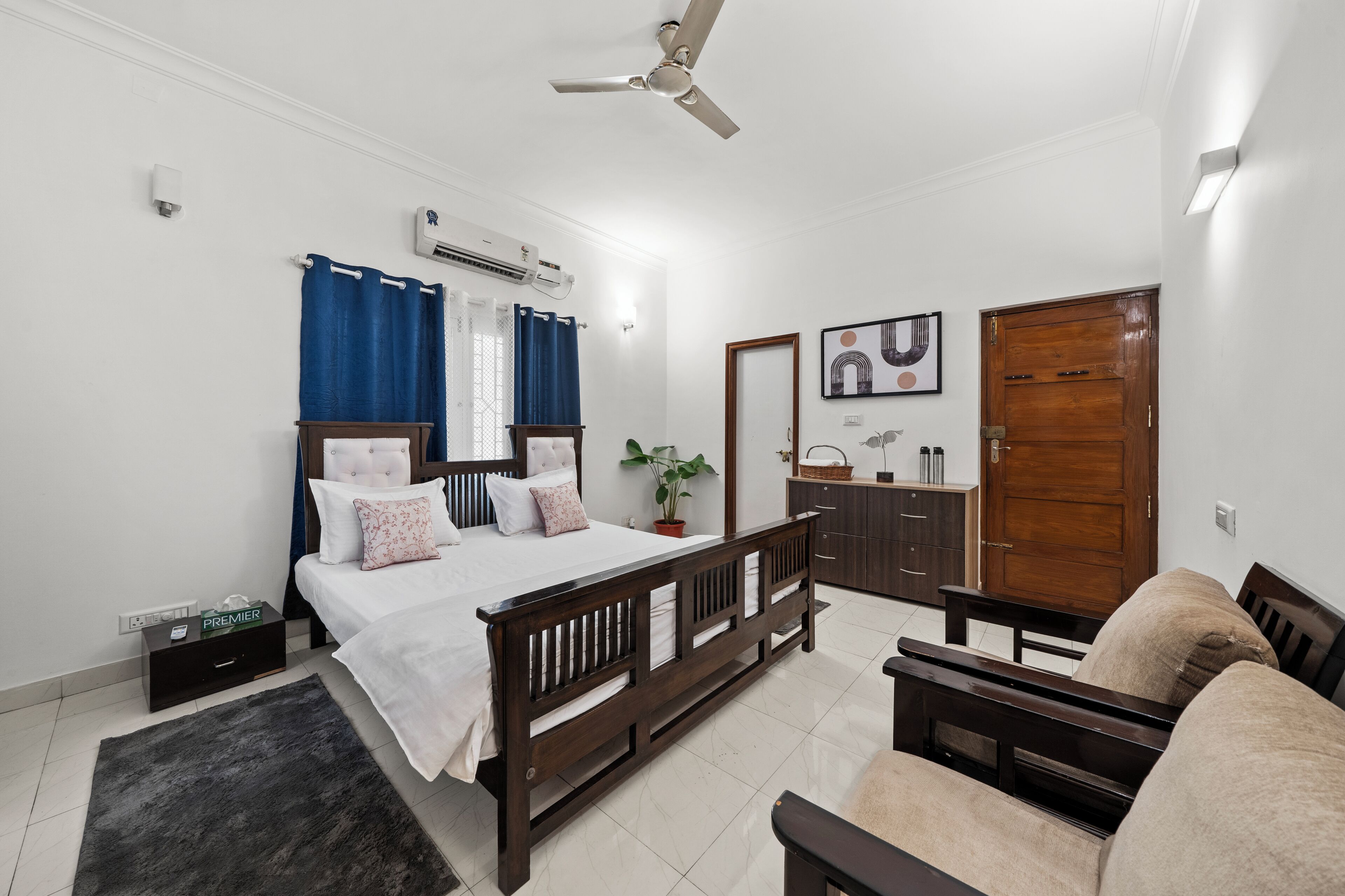 5 bedrooms, desk, iron/ironing board, free WiFi