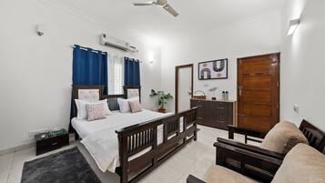 5 bedrooms, desk, iron/ironing board, free WiFi