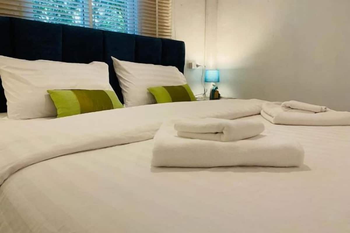 1 slaapkamer, een kluis op de kamer, verduisterende gordijnen