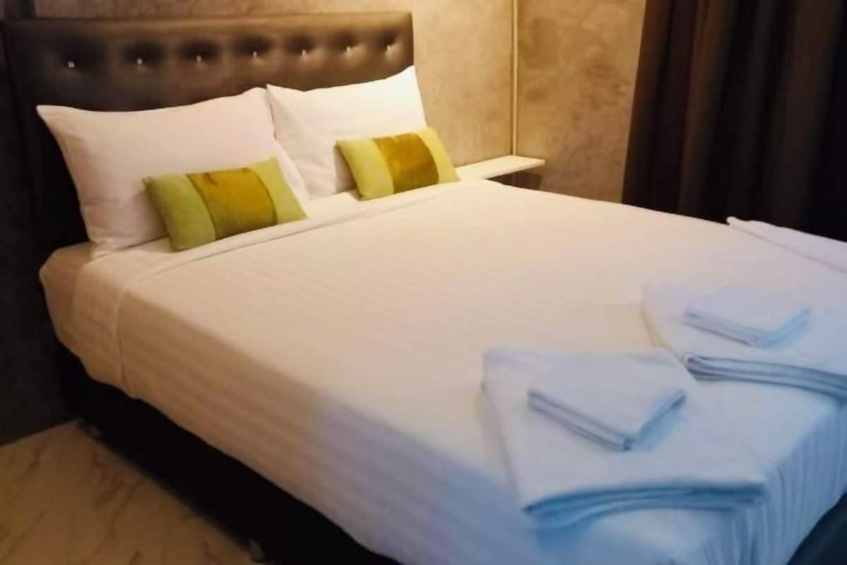 1 slaapkamer, een kluis op de kamer, verduisterende gordijnen