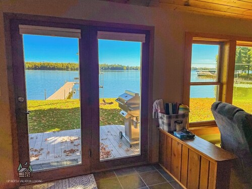 Pike Shores Lakeside Getaway