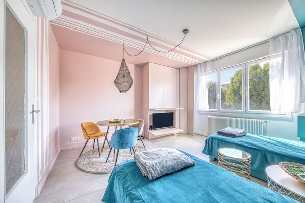 1 غرفة نوم ومكواة/لوح كي وواي فاي مجانًا وملاءات أسرّة