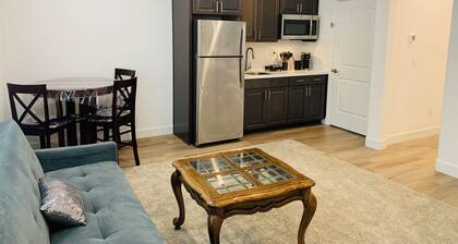 Cozy in law suite in Antelope with WiFi, AC, street parking, washer dryer