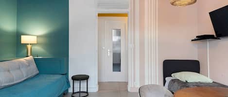 1 habitación, tabla de planchar con plancha, wifi gratis y ropa de cama