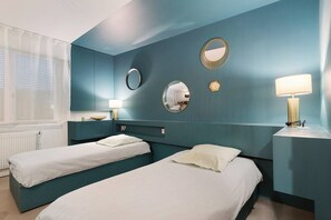 1 habitación, tabla de planchar con plancha, wifi gratis y ropa de cama 