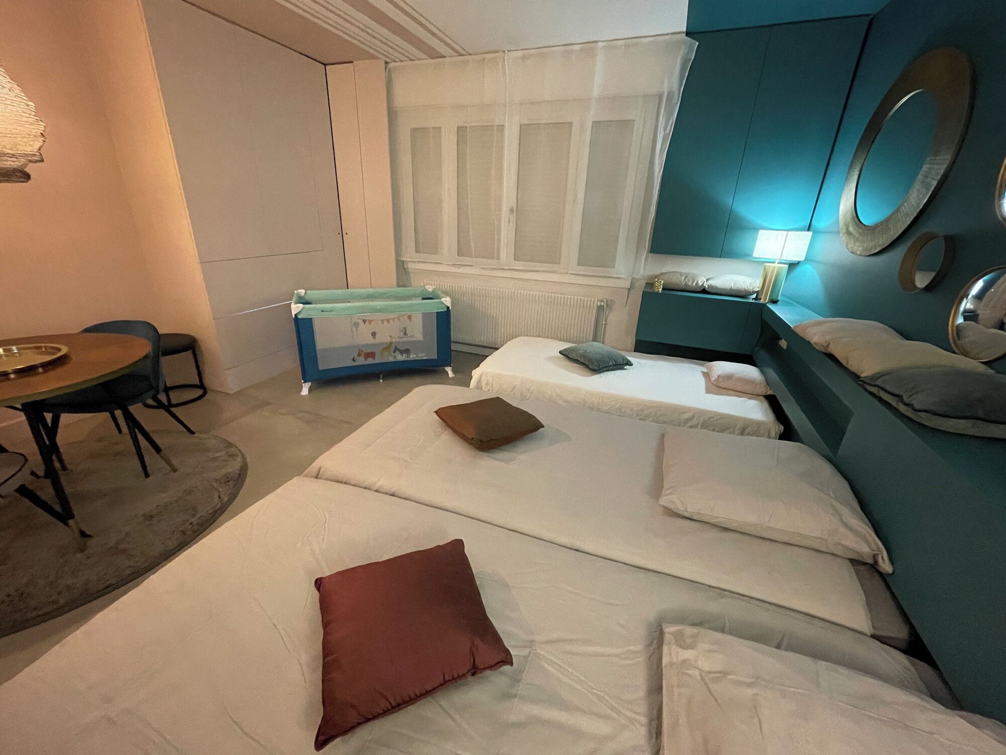 1 slaapkamer, een strijkplank/strijkijzer, gratis wifi, beddengoed