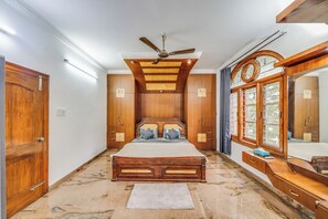 4 عدّة غرف نوم ومكواة/لوح كي وواي فاي وملاءات أسرّة