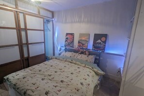 2 slaapkamers, een strijkplank/strijkijzer, wifi, beddengoed