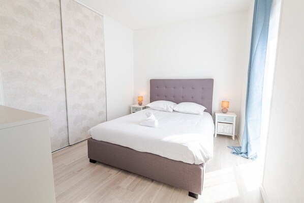 1 غرفة نوم ومكتب ومكواة/لوح كي وخدمة الإنترنت