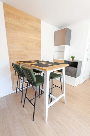 Dining - Les Provinciales (Tours)