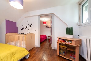 4 chambres, fer et planche à repasser, draps fournis