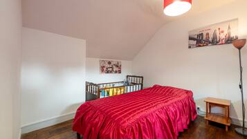 4 chambres, fer et planche Ă repasser, draps fournis