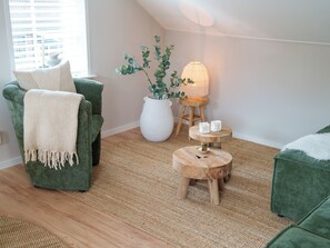 TV - Luxurious stay with a sauna and a whirlpool (Hattemerbroek)