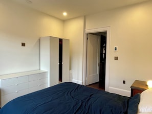 1 bedroom, desk, iron/ironing board, free WiFi