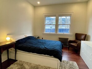 1 habitación, escritorio, tabla de planchar con plancha y wifi gratis