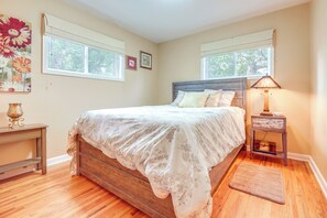 3 bedrooms, iron/ironing board, travel crib, WiFi