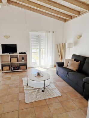 TV - Apartment 'Flor Do Rosto II' with Sea View, Shared Pool and Wi-Fi (Odemira)