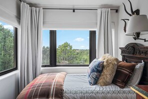 5 bedrooms, iron/ironing board, free WiFi, bed sheets - Espiritu Estate - Secluded Retreat (Santa Fe)