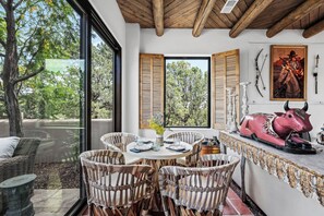 Dining - Espiritu Estate - Secluded Retreat (Santa Fe)