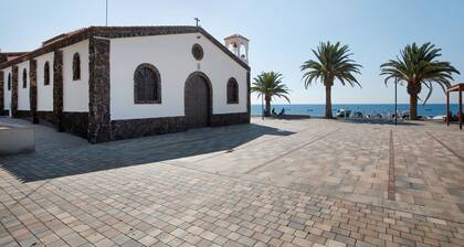 La Lajita Beach House Apartment: Sea View, Private Terrace & Wi-Fi