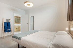 3 makuuhuonetta, silitysrauta/-lauta, ilmainen Wi-Fi, vuodevaatteet