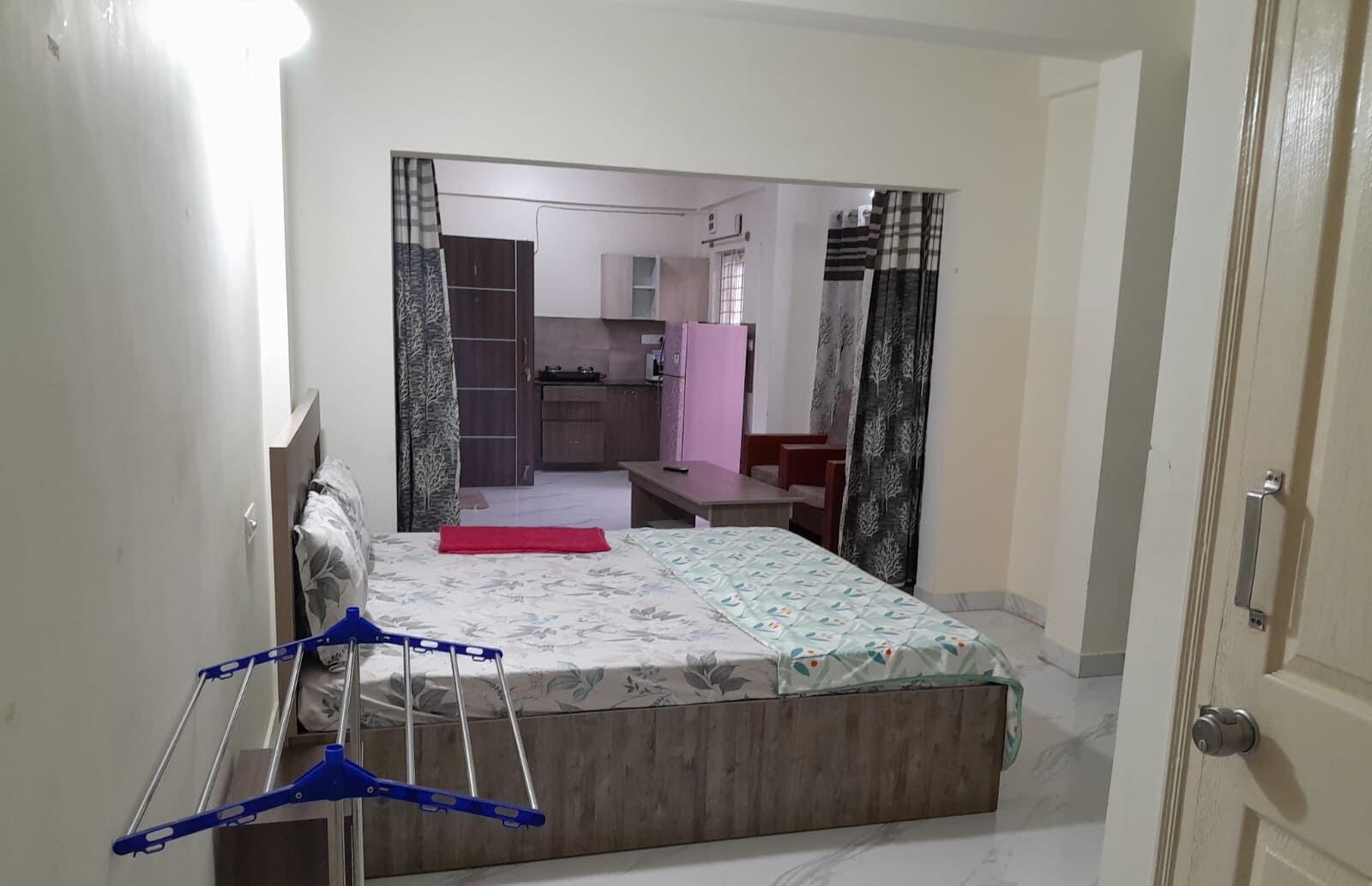 Studio Suite | Desk, laptop workspace, iron/ironing board, free WiFi