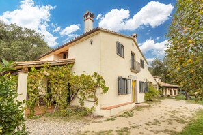 Exterior - Country House 'Vinyoles 2' with Mountain View, Shared Pool and Wi-Fi (Quart)