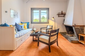 Tv, eldstad och dvd-spelare