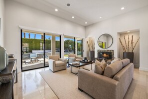 Unclassified image, 4 of 50, button