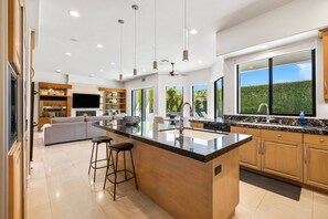 Unclassified image, 2 of 50, button