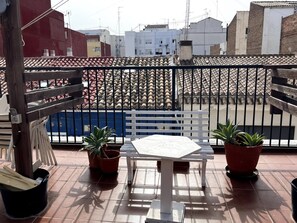 Outdoor dining - Duplex Loft And Home Office 140m2 plus a 70m2 Terrace (València)