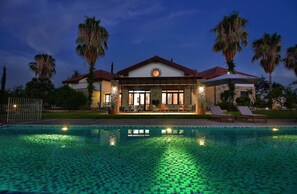 Pool - Incredible Large Villa In Paphos sleeps 14 Children Pool, Jacuzzi, Huge Garden (Poli Crysochous)