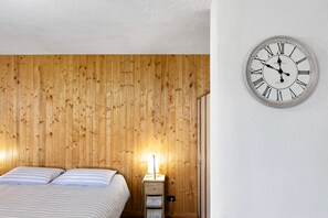 Free WiFi, bed sheets, wheelchair access