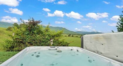 Sojourners Rest: Old Rag Views, Hot Tub, Fire Pit