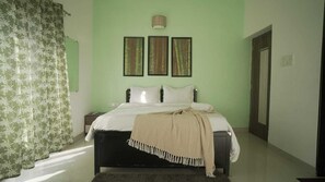 Deluxe Room | Laptop workspace, free WiFi - Tokyo Villa By Staymatic Villa's (Mawal)