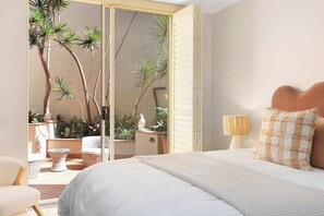 3 bedrooms, iron/ironing board, WiFi, bed sheets - Sea Soul by Coast Hosting (Terrigal)