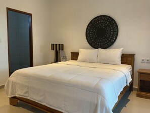 8 bedrooms, WiFi, bed sheets - D'Tegal Guesthouse quiet place in the heart of Canggu Bali (badung Bali)