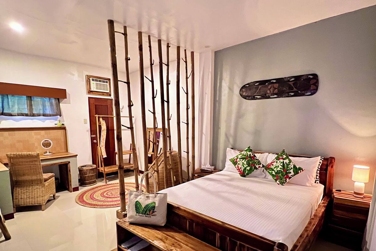 Room, Garden View